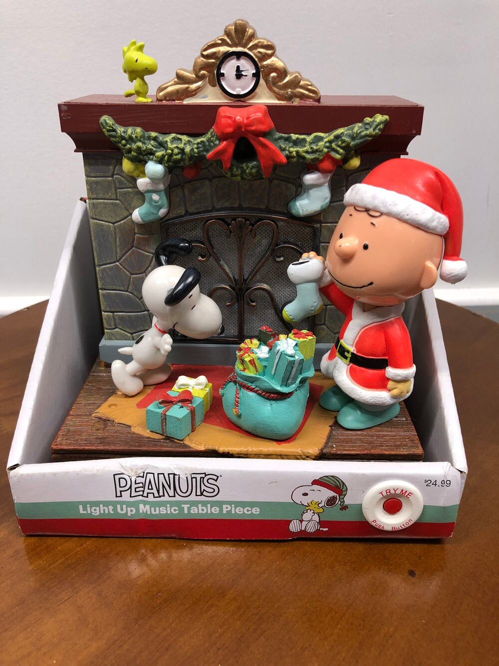 New Peanuts Christmas Fireplace Snoopy Charlie Brown Light up Musical Works